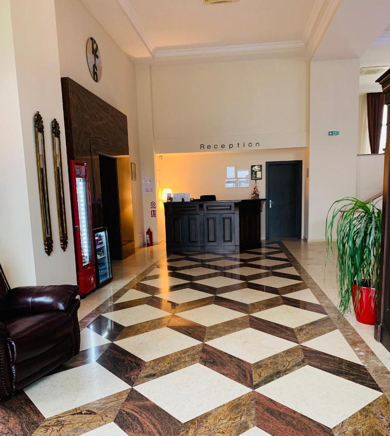 Albert Hotel Ploieşti Buitenkant foto