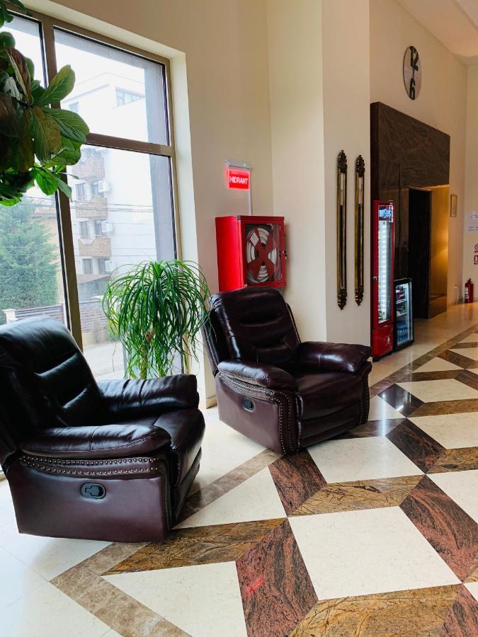 Albert Hotel Ploieşti Buitenkant foto