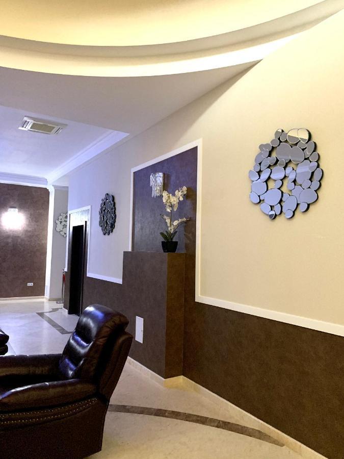 Albert Hotel Ploieşti Buitenkant foto