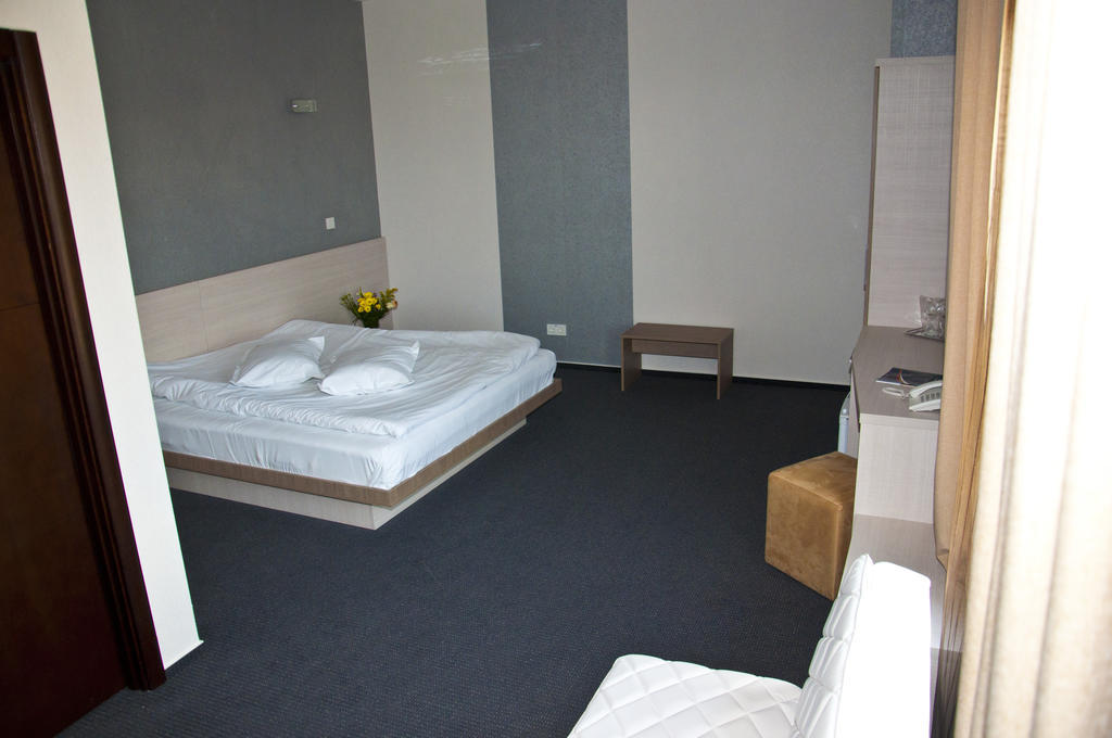 Albert Hotel Ploieşti Buitenkant foto