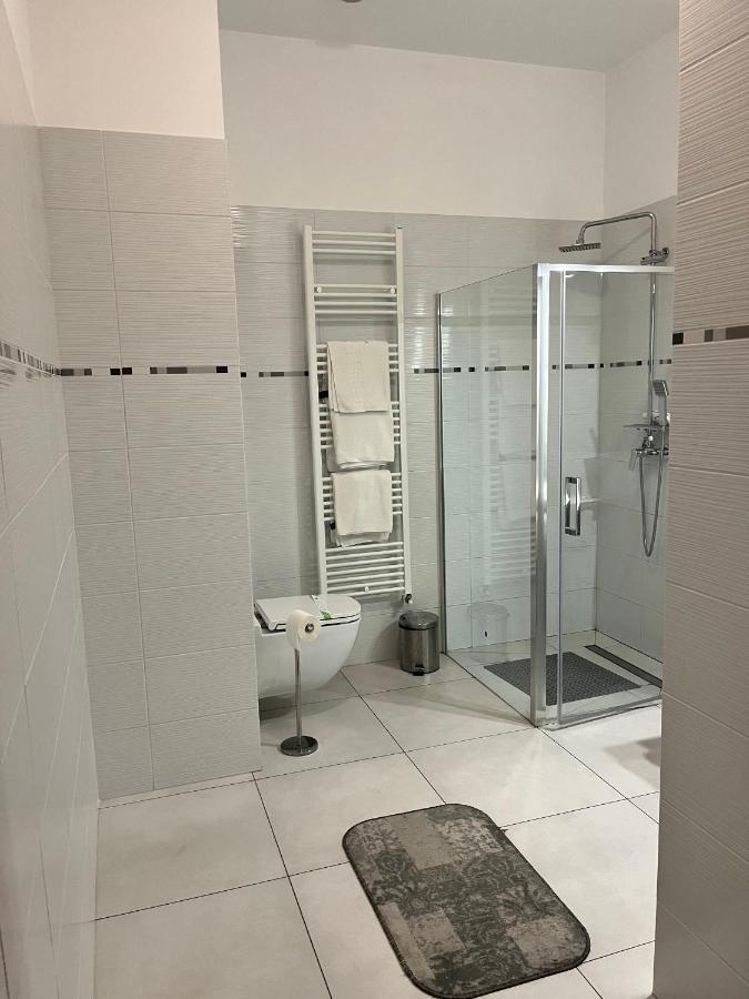 Albert Hotel Ploieşti Buitenkant foto