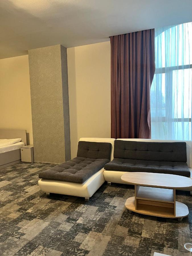 Albert Hotel Ploieşti Buitenkant foto
