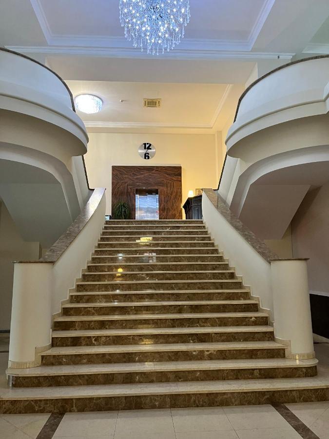 Albert Hotel Ploieşti Buitenkant foto