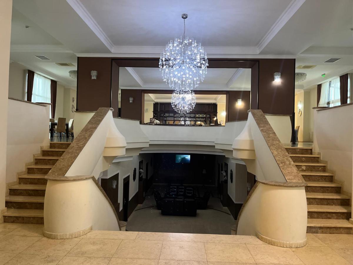 Albert Hotel Ploieşti Buitenkant foto
