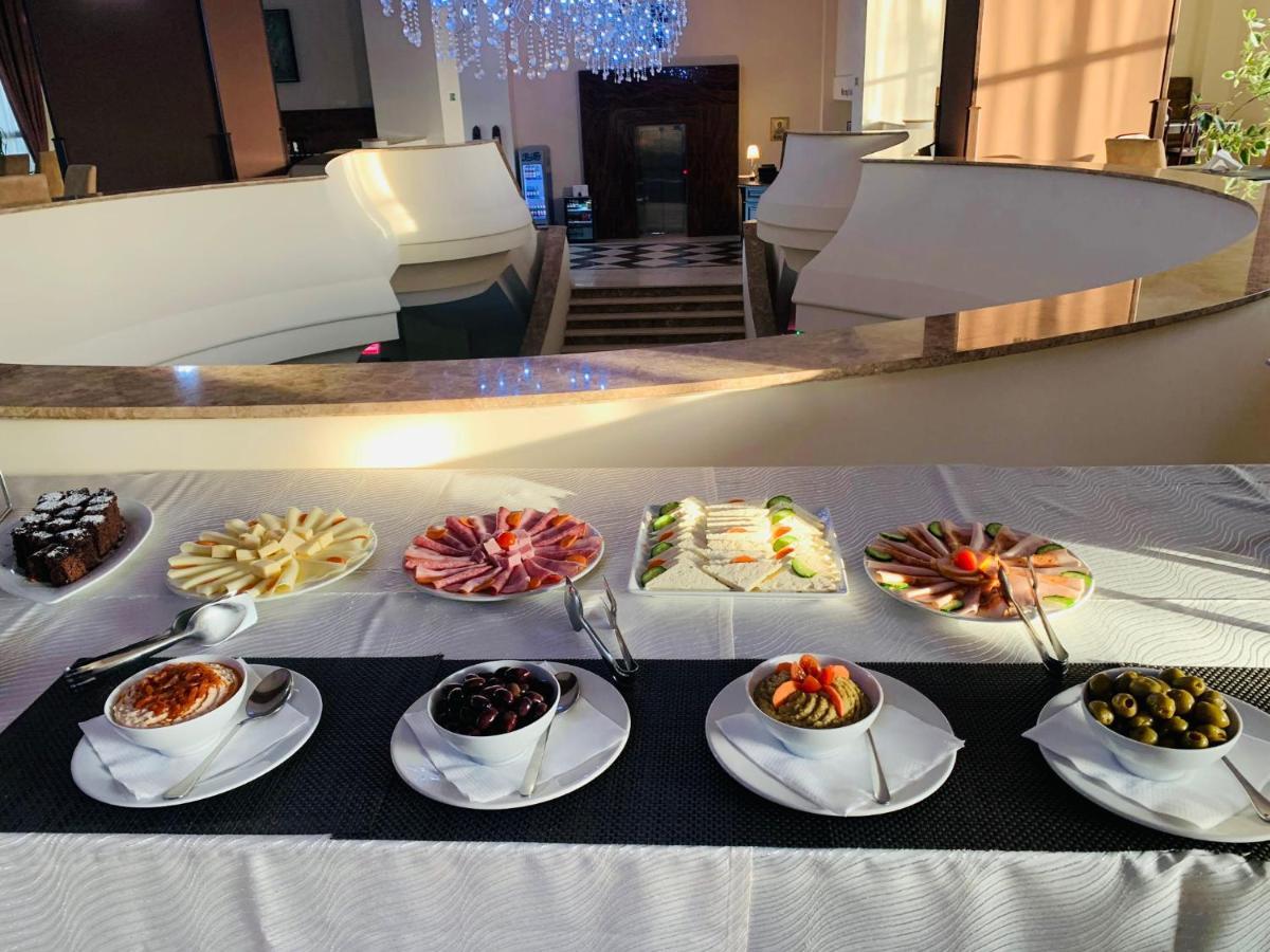 Albert Hotel Ploieşti Buitenkant foto
