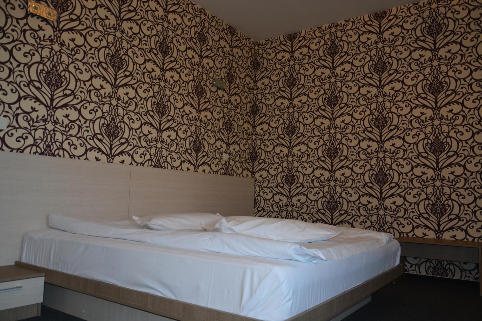 Albert Hotel Ploieşti Kamer foto