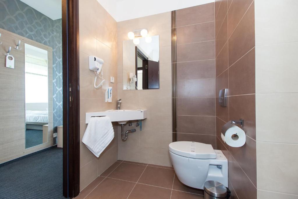 Albert Hotel Ploieşti Buitenkant foto